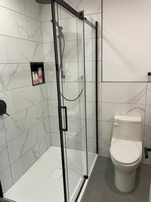 871 Shefford Suite 207 3Chambres ブロモン エクステリア 写真
